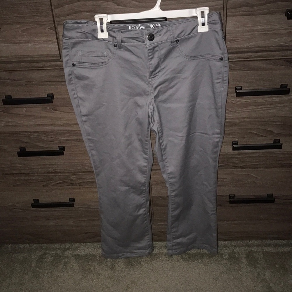 Woman’s Cropped soft gray pant